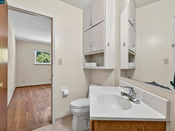 1200 Bay View Farm Rd, Pinole CA 94564