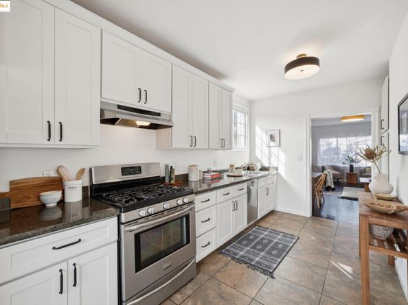 2937 Bona, Oakland CA 94601