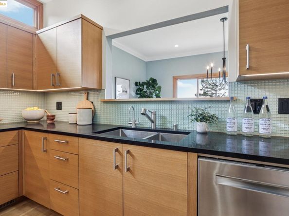 1075 Spruce Street, Berkeley CA 94707