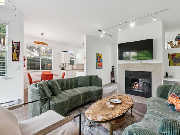 15 Shoreline Ct, Richmond CA 94804