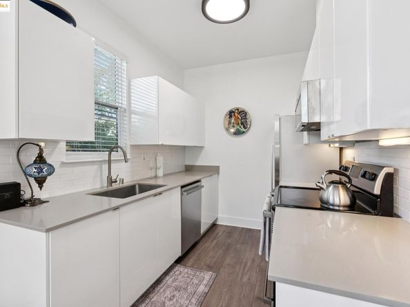 15 Shoreline Ct, Richmond CA 94804