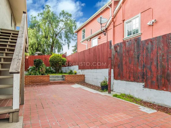 2105 48Th Ave, Oakland CA 94601