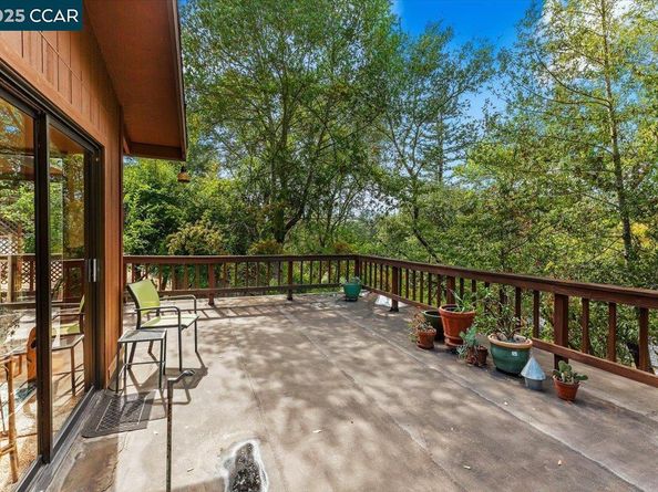 19 Via Floreado, Orinda CA 94563