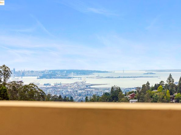 6590 Oakwood Dr, Oakland CA 94611