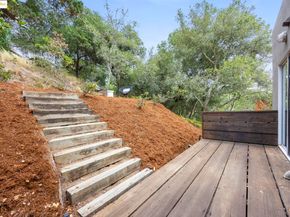6590 Oakwood Dr, Oakland CA 94611