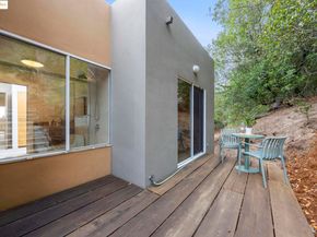 6590 Oakwood Dr, Oakland CA 94611