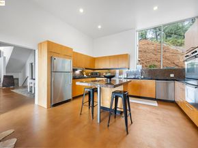 6590 Oakwood Dr, Oakland CA 94611