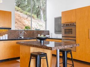 6590 Oakwood Dr, Oakland CA 94611