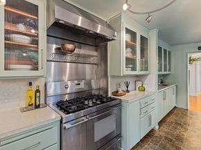 10 Burdeck Ct, Oakland CA 94602