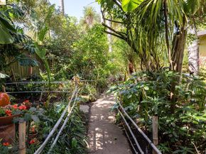 10 Burdeck Ct, Oakland CA 94602