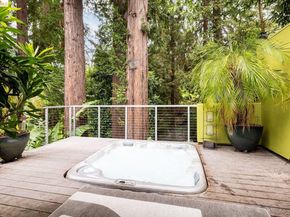 10 Burdeck Ct, Oakland CA 94602