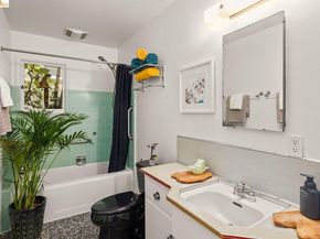 10 Burdeck Ct, Oakland CA 94602