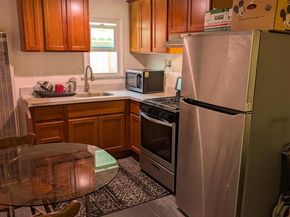 1086 66Th St, Oakland CA 94608