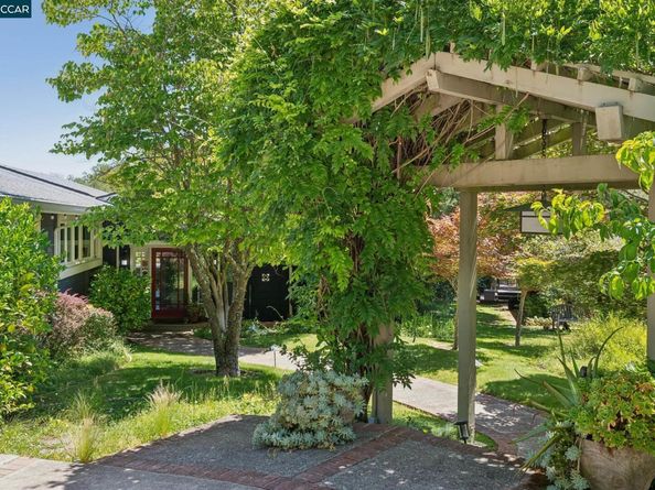 3620 Madrone Dr., Lafayette CA 94549