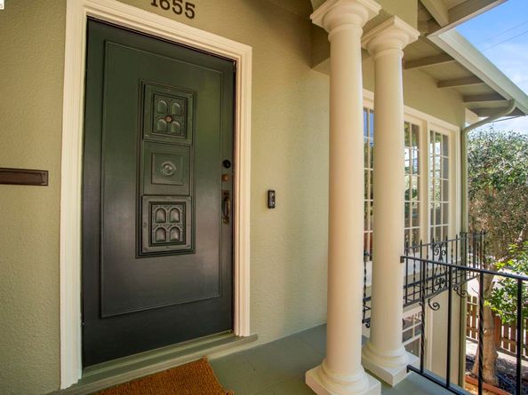 1655 E 38th Street, Oakland CA 94602