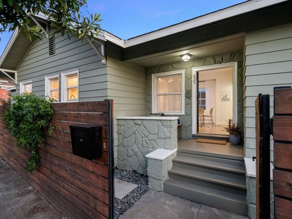 825 41St St, Oakland CA 94608