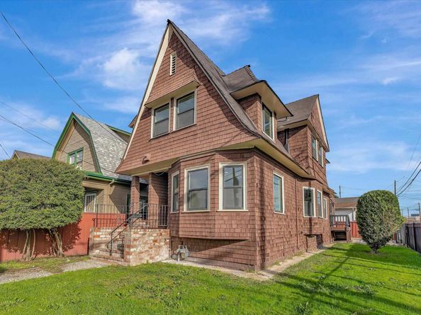 2804 Adeline St, Oakland CA 94608