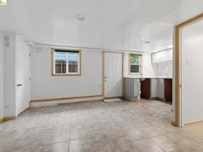 962 55Th St, Oakland CA 94608