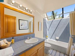425 Logan St, Santa Cruz CA 95062