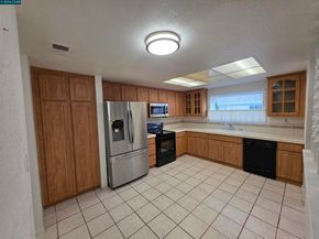 2581 El Portal Dr C, San Pablo CA 94806