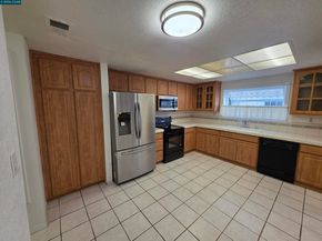 2581 El Portal Dr C, San Pablo CA 94806