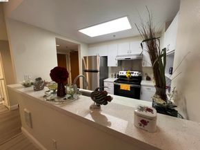 988 Franklin Street 1111, Oakland CA 94607