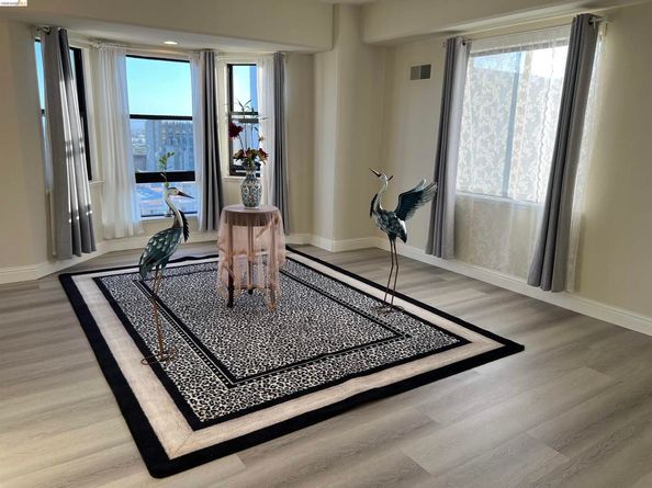 988 Franklin Street 1111, Oakland CA 94607