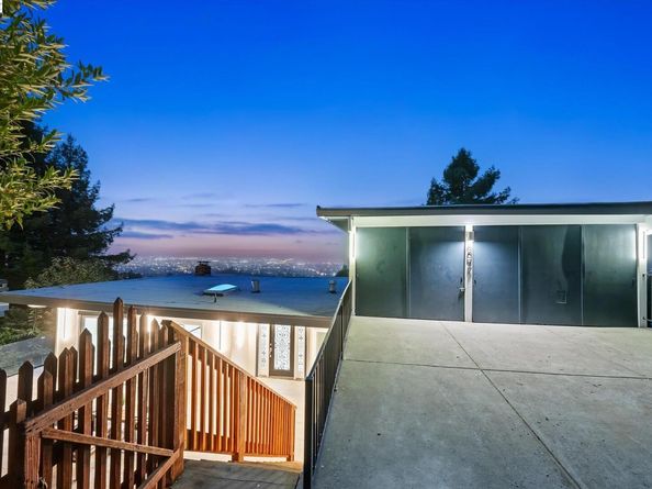 6077 Skyline Blvd, Oakland CA 94611