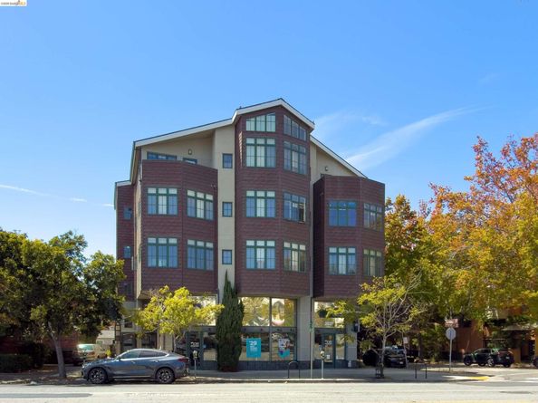 2628 Telegraph Ave 303, Berkeley CA 94704