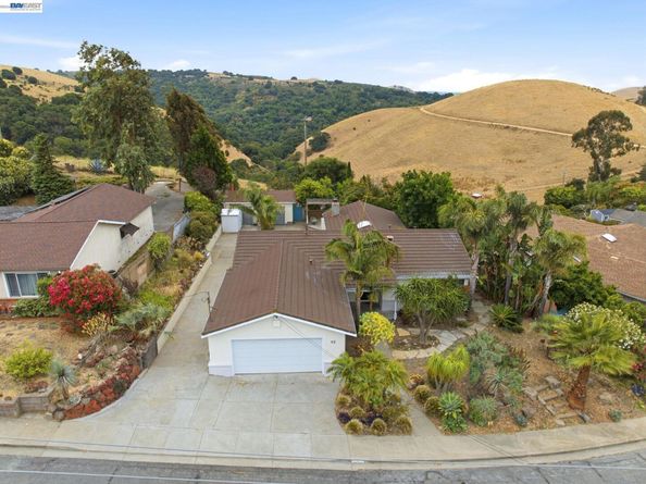92 Welle Rd, Crockett CA 94525