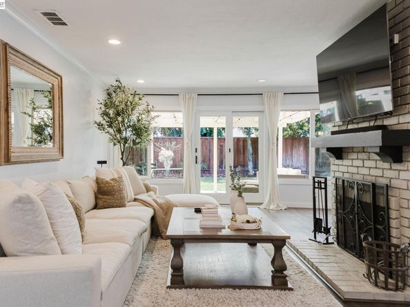 220 Yosemite Dr., Livermore CA 94551