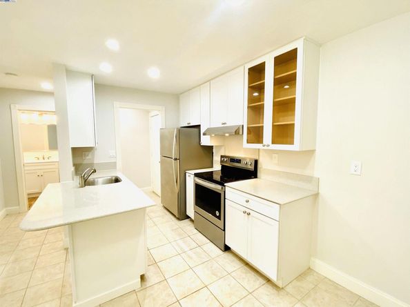 85 Vernon St 103, Oakland CA 94610