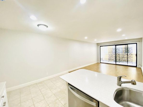 85 Vernon St 103, Oakland CA 94610