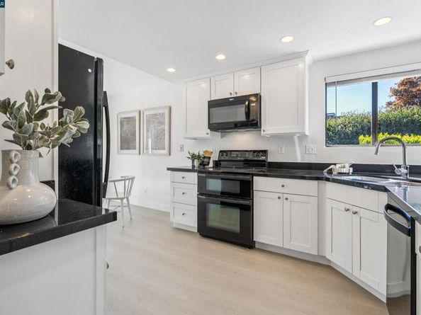 2181 Myrtle Beach Ln, Danville CA 94526