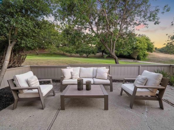 2181 Myrtle Beach Ln, Danville CA 94526