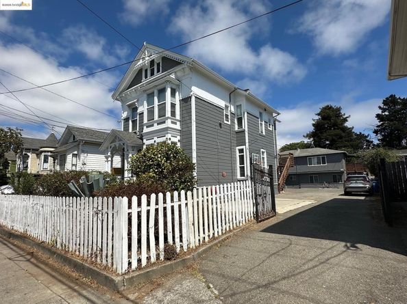 1520 Willow St, Alameda CA 94501