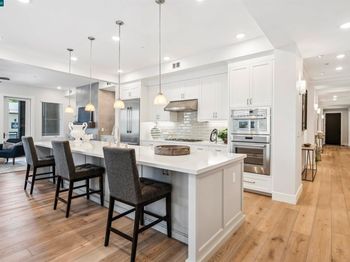 20 Woodbury Highlands Court