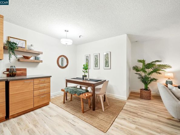 325 Lenox Ave 104, Oakland CA 94610