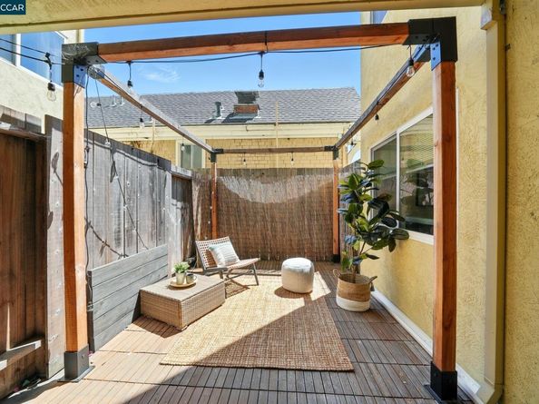 325 Lenox Ave 104, Oakland CA 94610