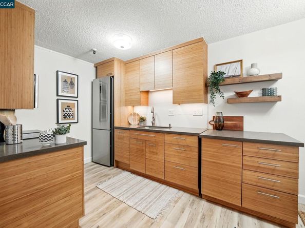 325 Lenox Ave 104, Oakland CA 94610