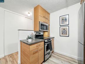 325 Lenox Ave 104, Oakland CA 94610