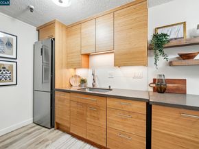 325 Lenox Ave 104, Oakland CA 94610