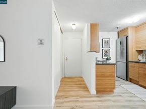 325 Lenox Ave 104, Oakland CA 94610