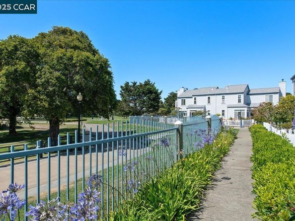 609 Commodore Dr, Richmond CA 94804