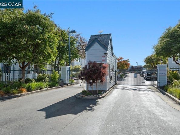 609 Commodore Dr, Richmond CA 94804
