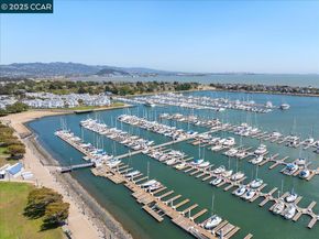 609 Commodore Dr, Richmond CA 94804