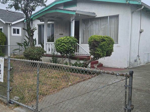 Undisclosed Address #41103609, Oakland CA 94621
