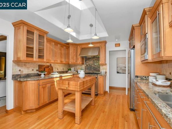7 Monteira Lane, Martinez CA 94553