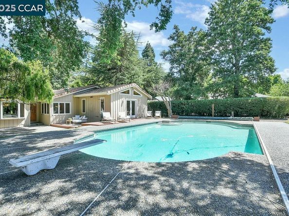 7 Monteira Lane, Martinez CA 94553