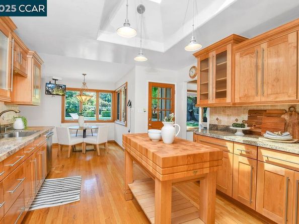 7 Monteira Lane, Martinez CA 94553